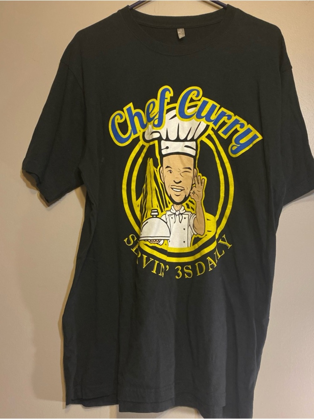 Chef Curry 2XL Men’s Tshirt‎ “servin 3’s Daily” NBA Golden State Warriors
